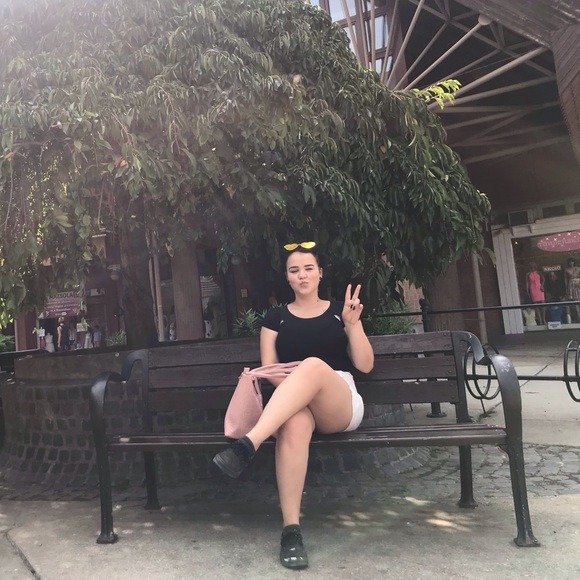 Meet your Posher, Kat - Picture 1 of 1